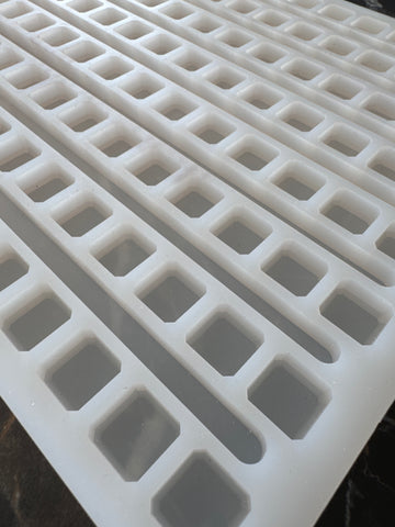 2.3mlユニバーサルデポジタキューブグミ型-136空洞 - 0